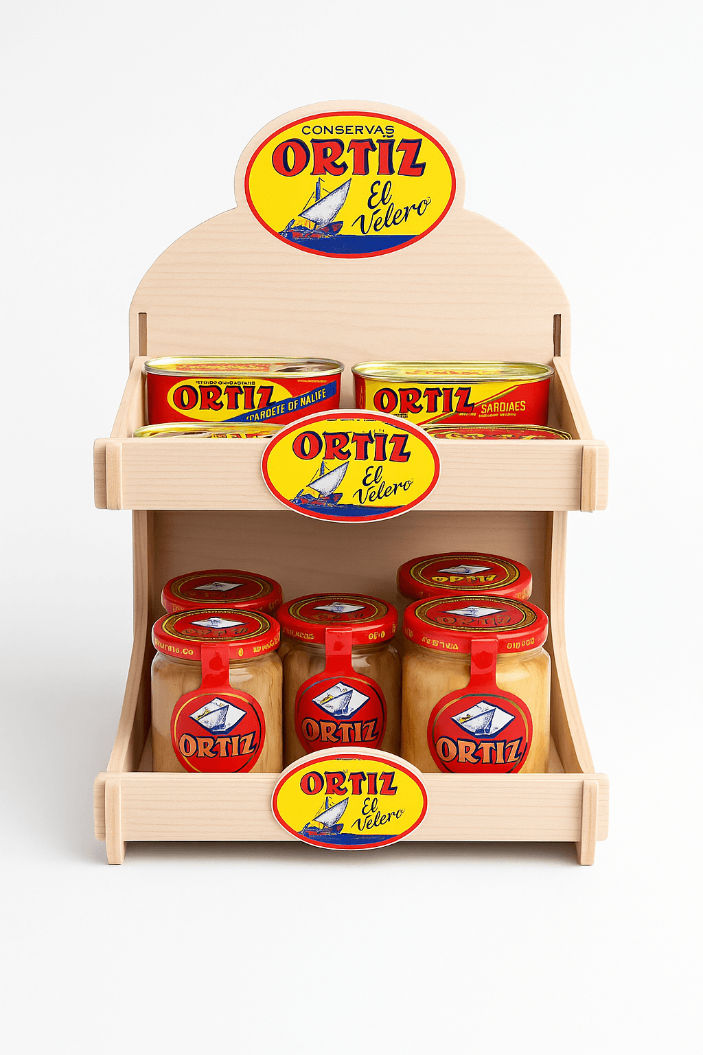 Expositor de sobremesa en madera clara con conservas Ortiz en tarros de cristal y latas metálicas.