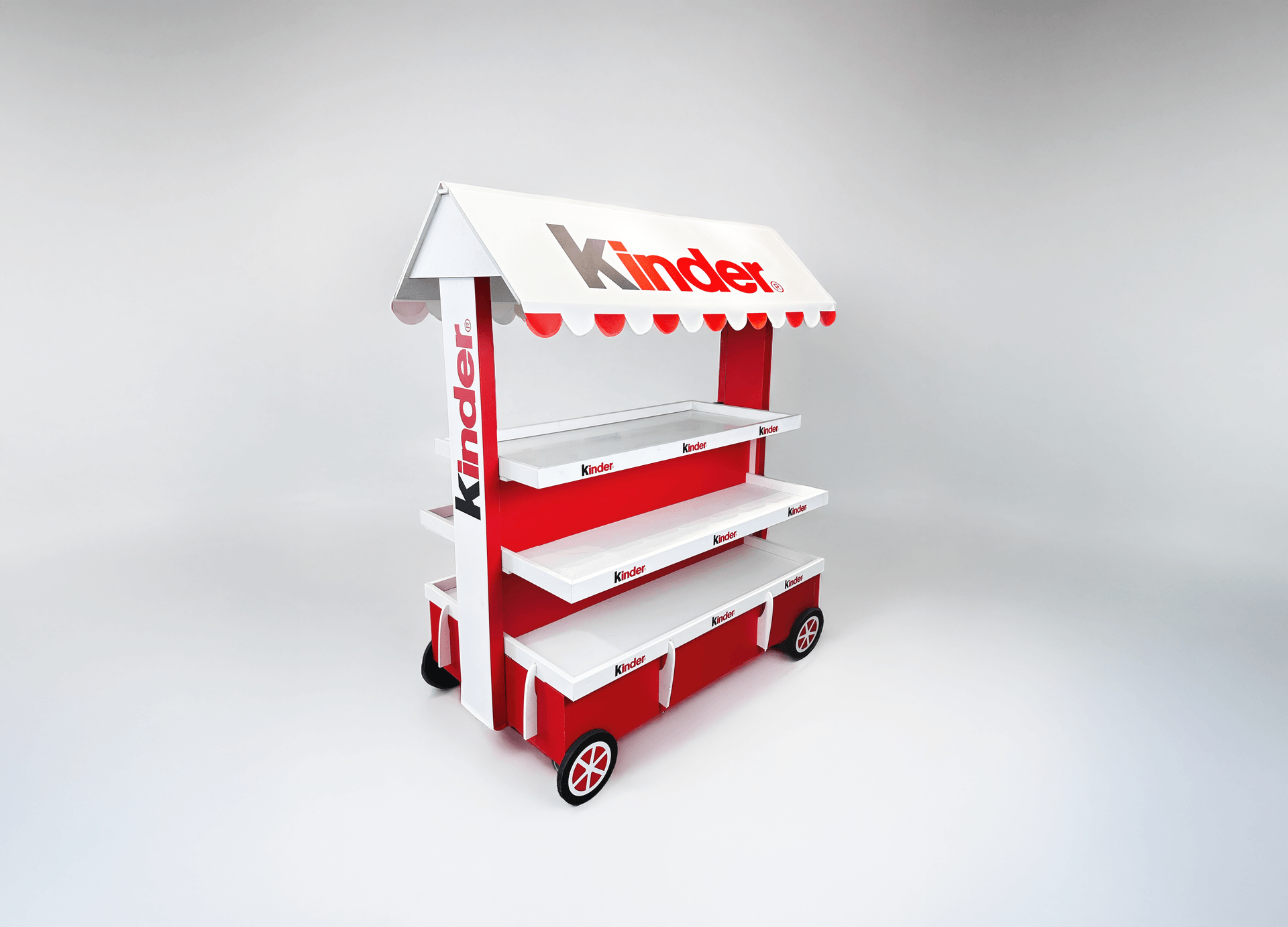 Carrito expositor rojo y blanco de Kinder con estanterías, diseño de PLV sostenible personalizado.