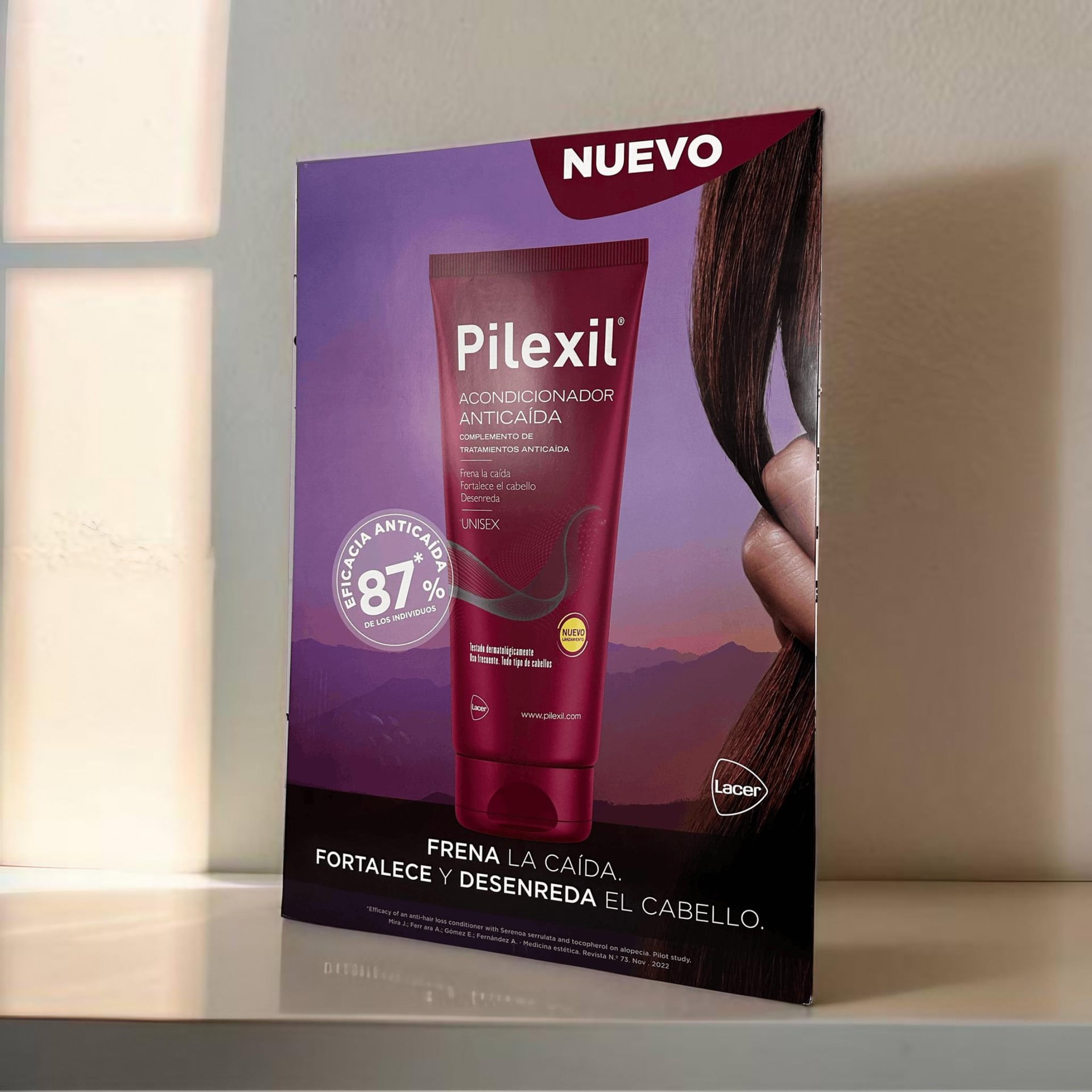 Présentoir en carton pour Pilexil réalisé pour le lancement d'un nouveau produit